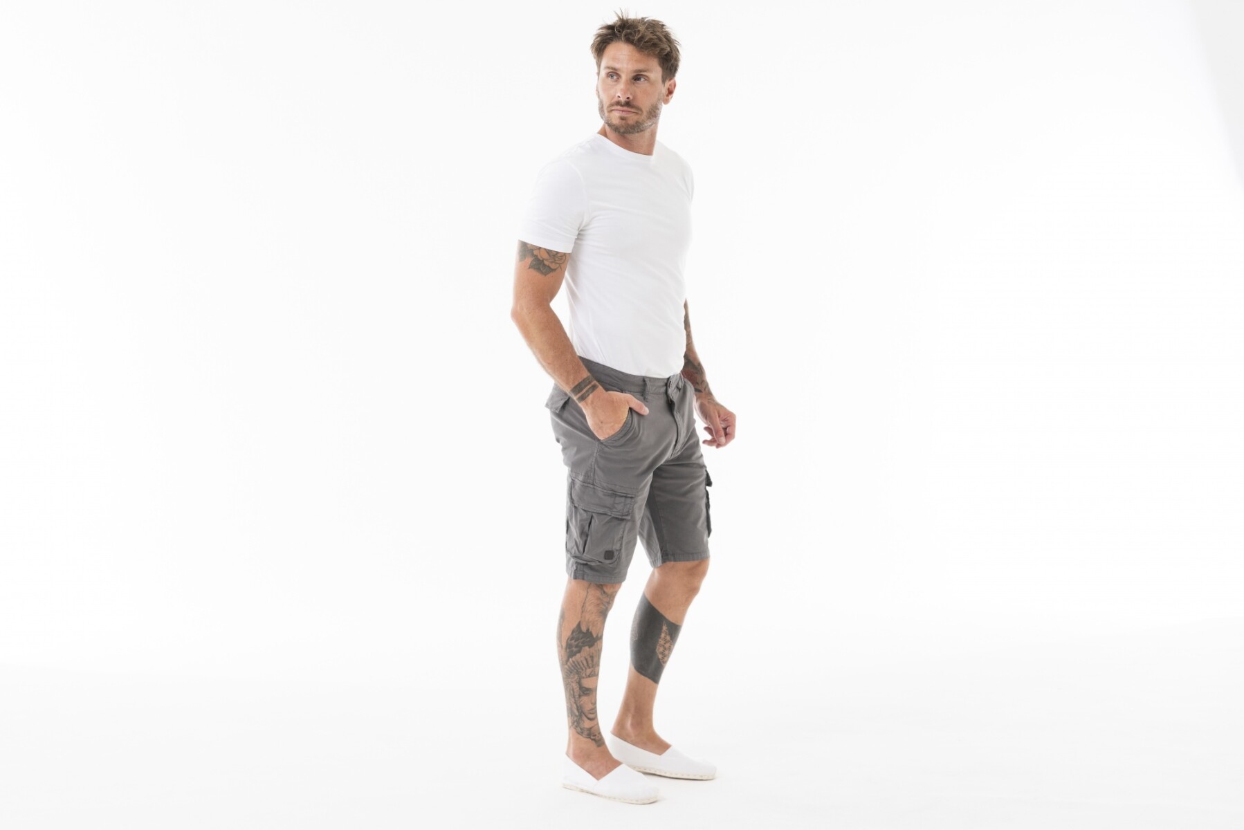 BERMUDA CARGO ANTURIO CON TAPA - Gris 