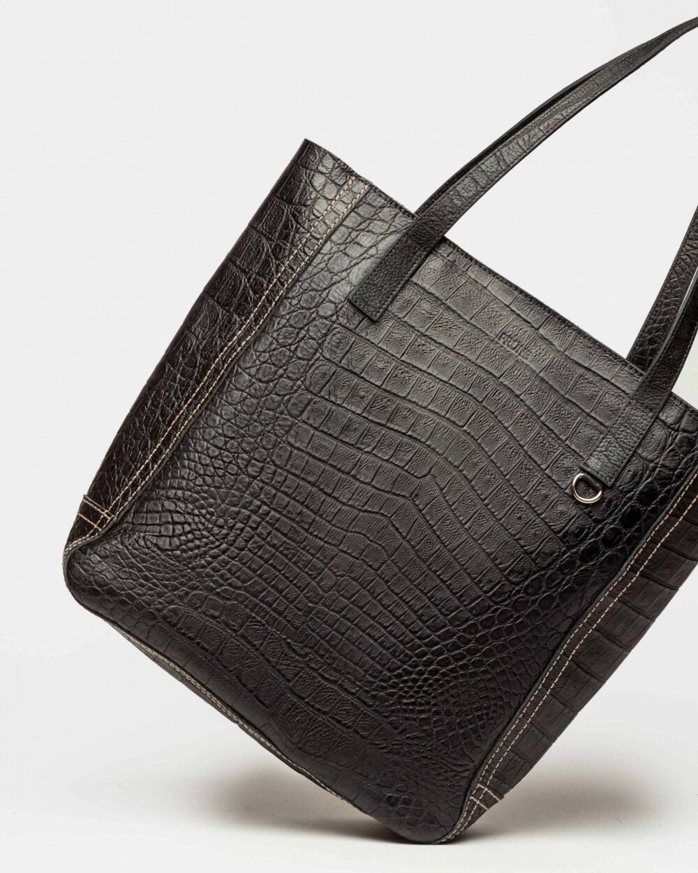 Shopper Vera En Cuero Graneado Croco Bridge Negro