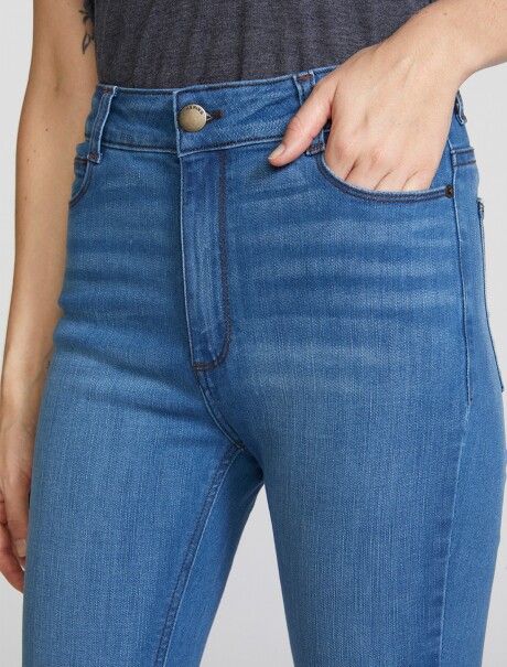 PANTALÓN DE JEAN CINTURA MEDIA SKINNY CELESTE
