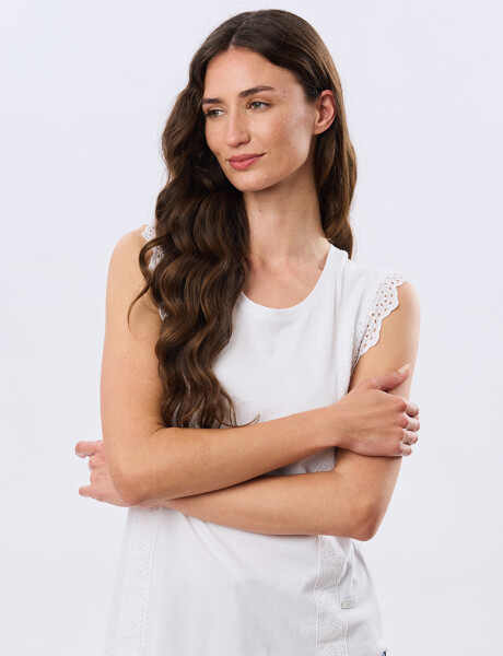 REMERA DE ALGODÓN CON BRODERIE Blanco