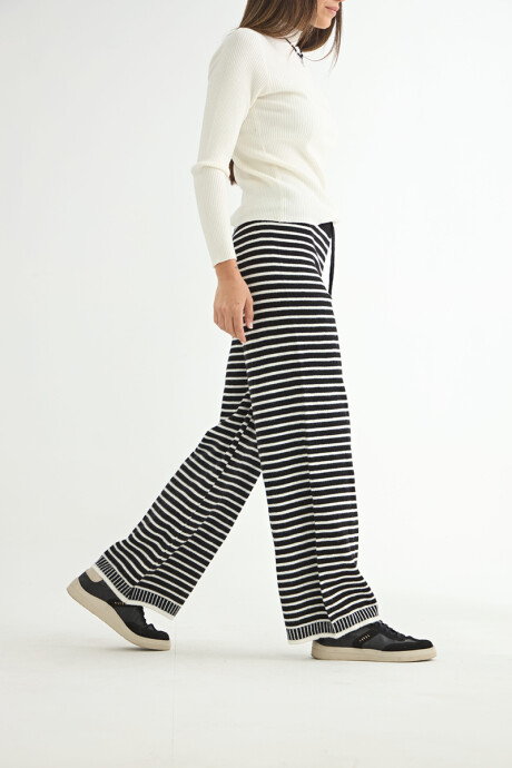 PANTALÓN CELTIS NEGRO
