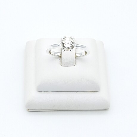 Cintillo de plata 925 con circonia. Cintillo de plata 925 con circonia.