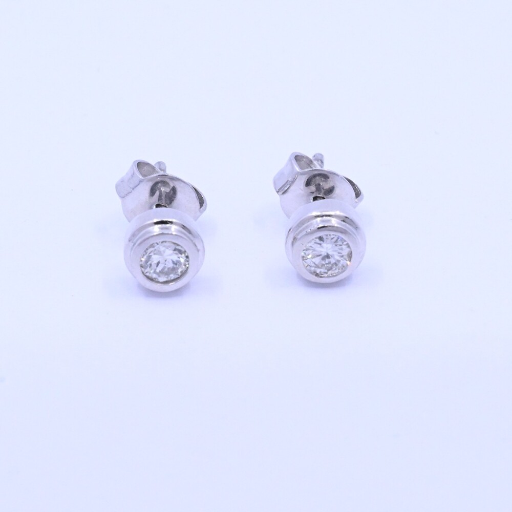 Caravanas oro 18k blanco con brillantes. Caravanas oro 18k blanco con brillantes.