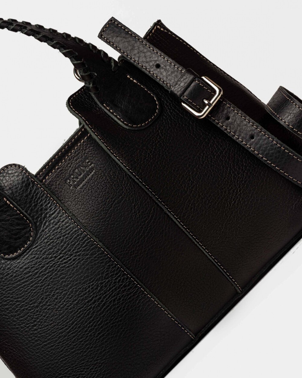 Cartera de mano The Braided en cuero vegetal liso Negro