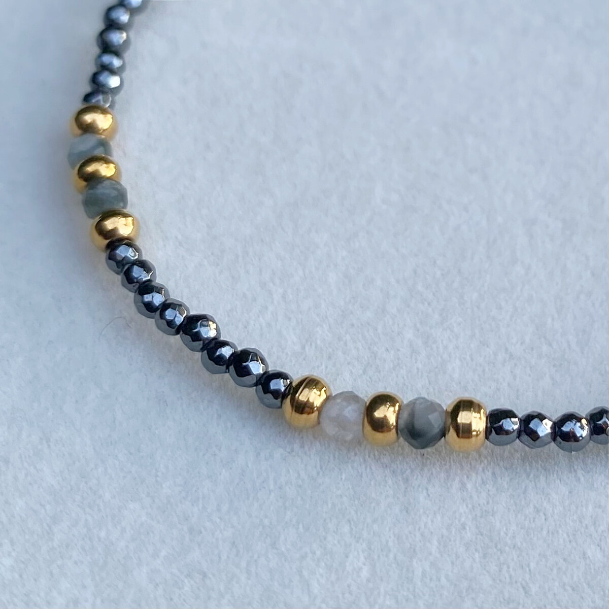 Pulsera AGOSTA en acero, hematita y piedras naturales 