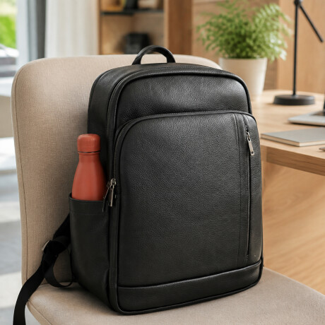 Mochila con bolsillo exterior de cuero Negro