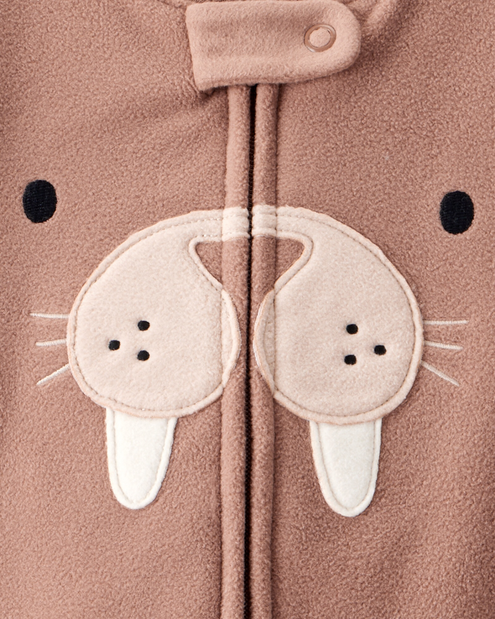 Pijama una pieza de micropolar, con pie, estampa morsa Pijama una pieza de micropolar, con pie, estampa morsa