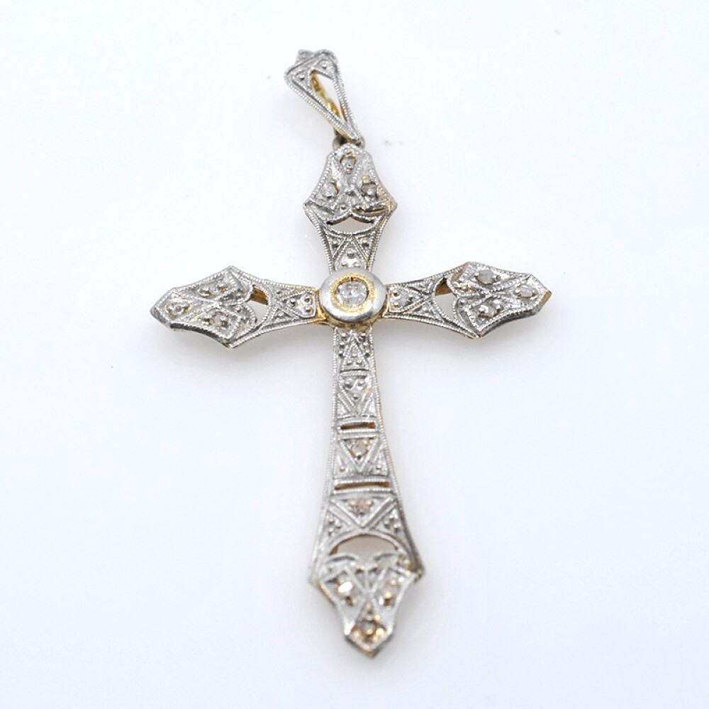 Cruz en oro 18k blanco, brillante y diamantes Cruz en oro 18k blanco, brillante y diamantes