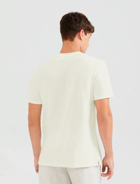 CAMISETA DE CUELLO CON TEXTURA BEIGE