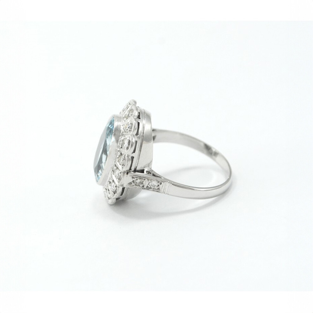 Anillo Oro 18K Blanco Con Aguamarina Central Y Brillantes Anillo Oro 18K Blanco Con Aguamarina Central Y Brillantes