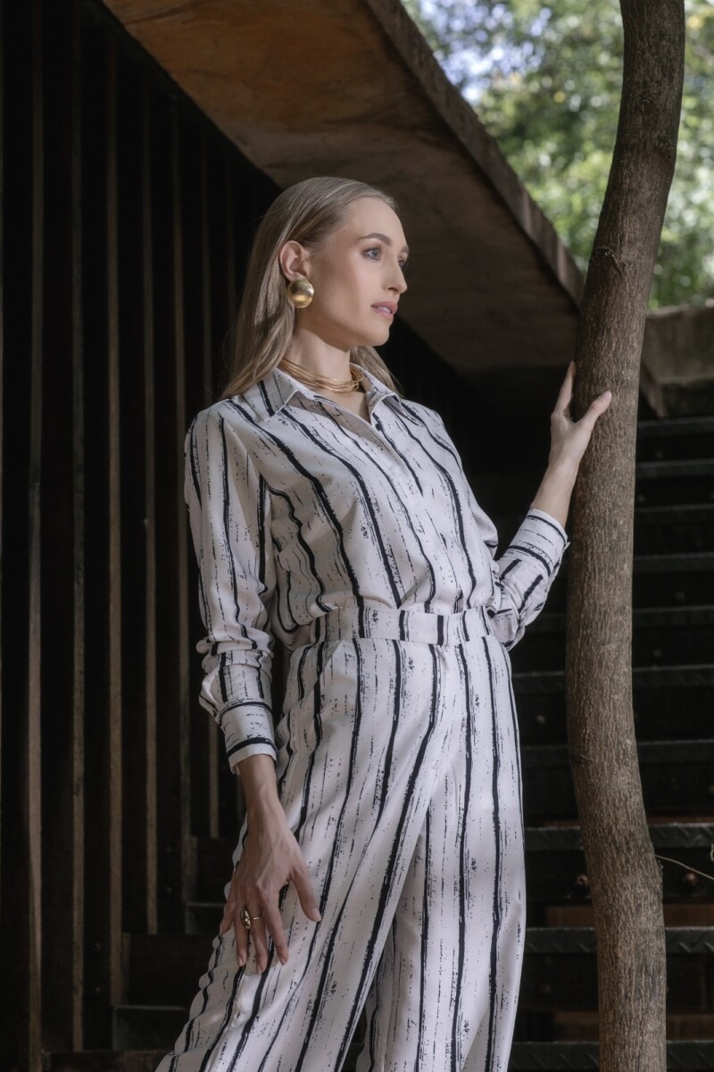 Camisa Fluida con Botones. - Estampa Natural y Negra. 