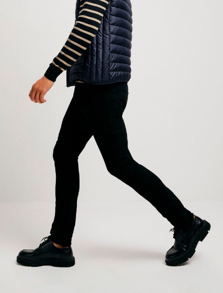 PANTALÓN DE JEAN SKINNY NEGRO