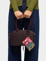 Bolso Bowling De Nylon Con Colgante marron