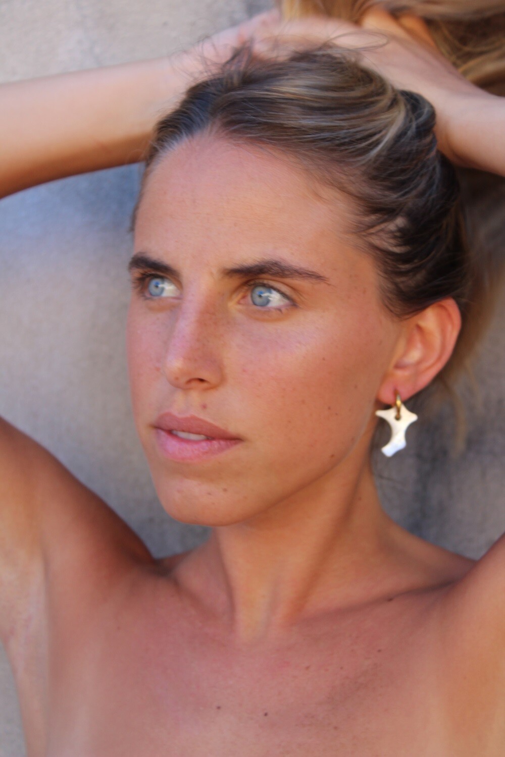 Aro con nácar Dorada