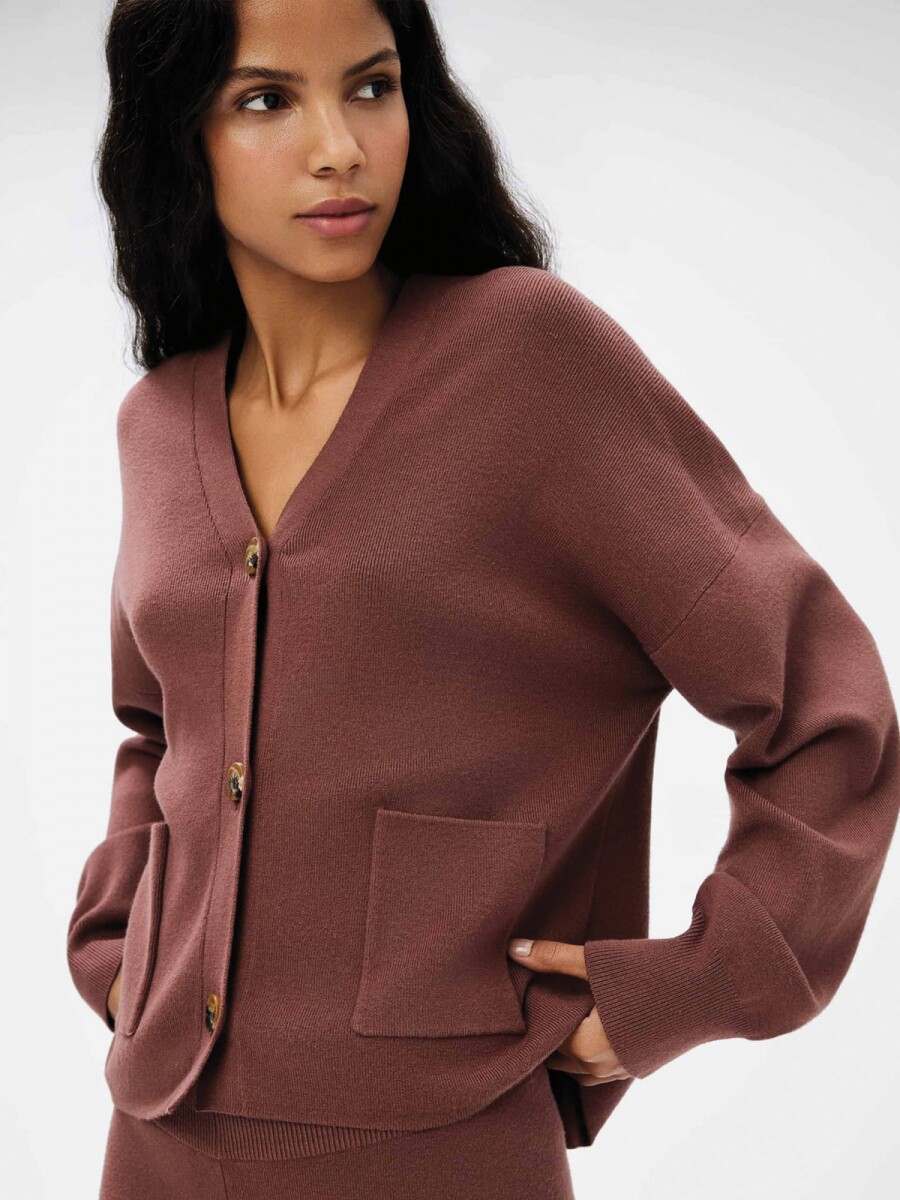 SACO OVERSIZE CON ESCOTE EN V - MARRÓN 