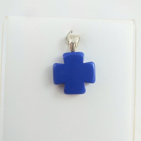 Cruz lisa en resina color azul, medidas 2cm*2cm, argolla de plata 925. Cruz lisa en resina color azul, medidas 2cm*2cm, argolla de plata 925.