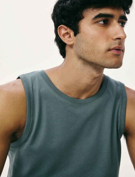 MUSCULOSA BÁSICA VERDE