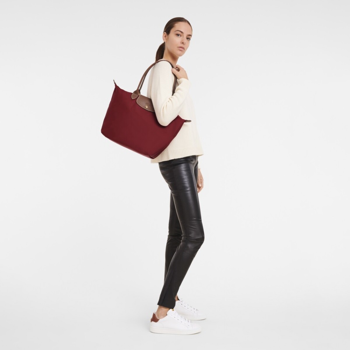 Longchamp -Cartera Longchamp plegable de nylon con cierre y asa larga, Le pliage L - Bordó 