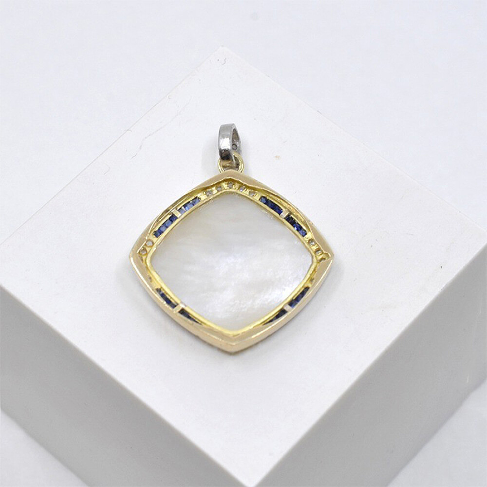 Medalla Religiosa Antigua En Oro 18K,Platino, Zafiros, Diamantes Y Nacar Medalla Religiosa Antigua En Oro 18K,Platino, Zafiros, Diamantes Y Nacar