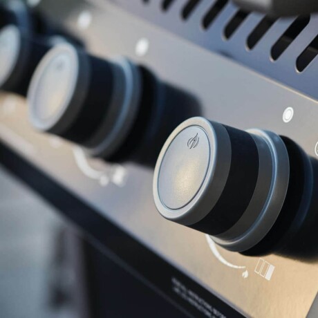 Parrilla a Gas Napoleon Rogue 425 SB Color Negro Parrilla a Gas Napoleon Rogue 425 SB Color Negro