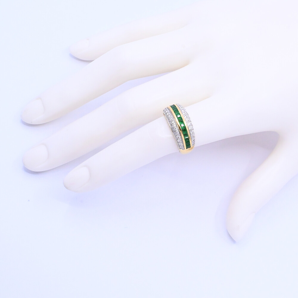 Anillo oro 18k con brillantes y esmeraldas. Anillo oro 18k con brillantes y esmeraldas.