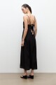 Maxi vestido con bordado negro
