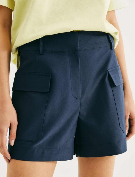 SHORT RECTO CON BOLSILLOS AZUL