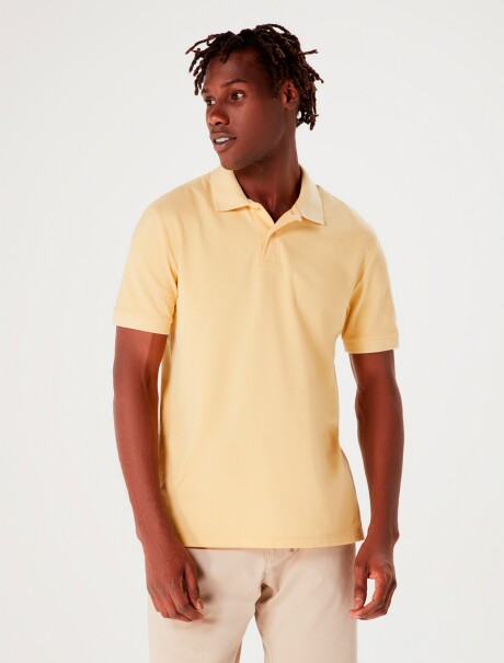 CAMISA DE CUELLO CON BORDADO AMARILLO