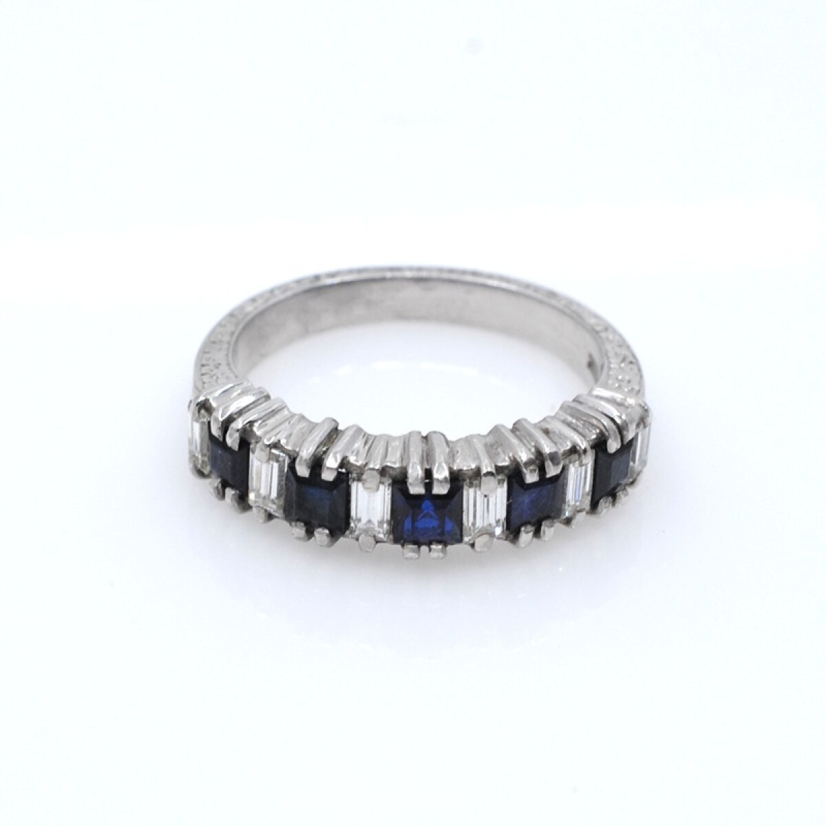 Anillo Oro Blanco 18K Con Brillantes Y Zafiros 