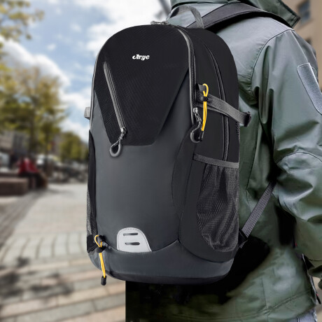 Mochila Urbana Arye 388 Tacuarembó con Portanotebook Negro