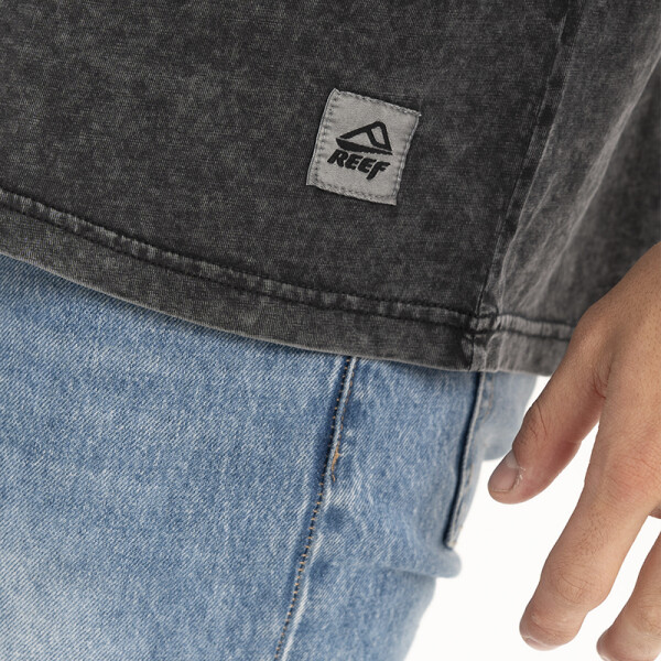 Remera Reef Oversize Front Woven Label Negro