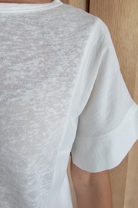 Remera Clavel Crudo