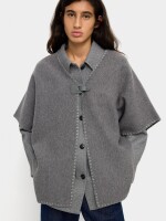 Poncho De Punto Con Hebilla gris