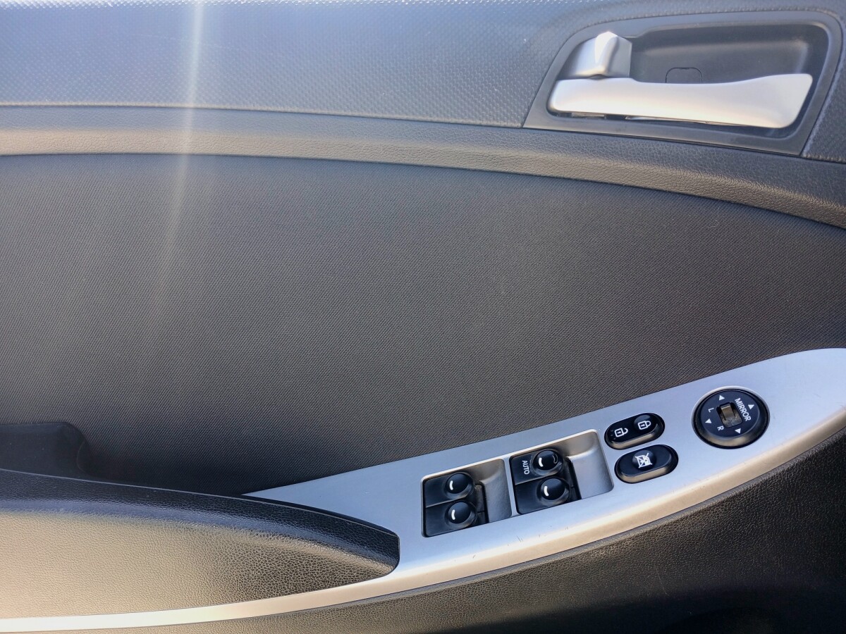 Hyundai Accent GL 1.4 EXCELENTE ESTADO! | Permuta / Financia Hyundai Accent GL 1.4 EXCELENTE ESTADO! | Permuta / Financia