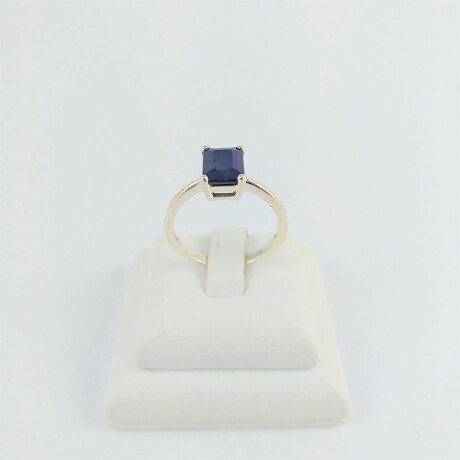 Anillo de plata 925, con Zafiro azul natural con engarce de cuatro puntas. Anillo de plata 925, con Zafiro azul natural con engarce de cuatro puntas.