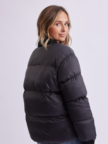 Campera de abrigo cuello en V Negro