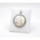 Medalla Estilo Antiguo En Platino Con Imagen Religiosa En Nácar Y Diamantes Medalla Estilo Antiguo En Platino Con Imagen Religiosa En Nácar Y Diamantes