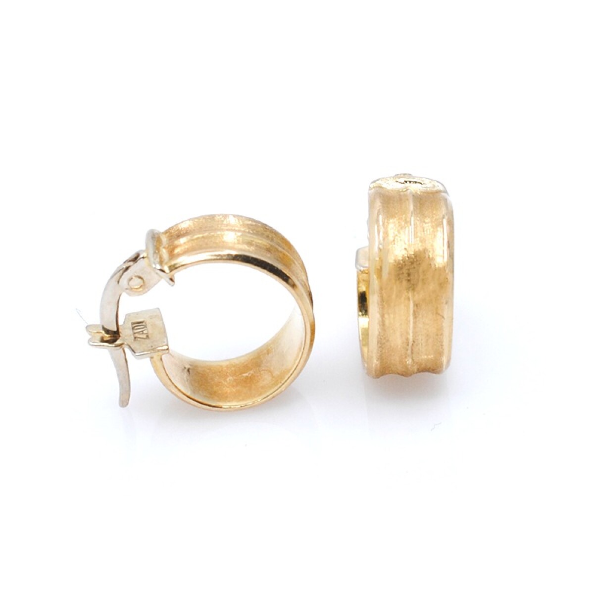 Aros satinados chicos en oro 18k 