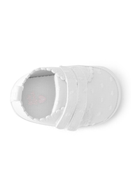 Zapatitos blancos, con velcro, bordes festoneados y lunares bordados Sin color