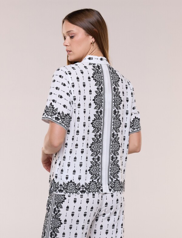Camisa Con Estampa En Contraste CRUDO/MULTI