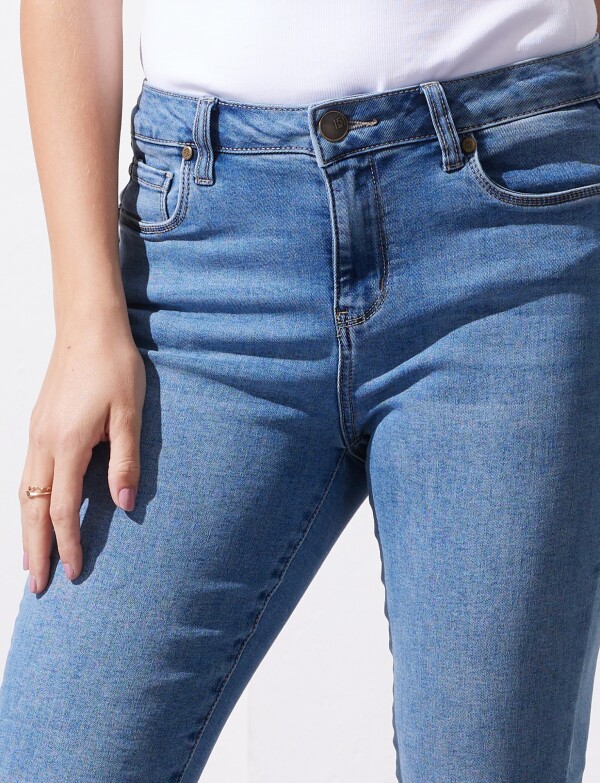 Jean Bombshell JEAN CLARO