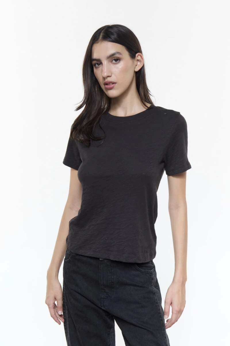 REMERA LOYAL Negro