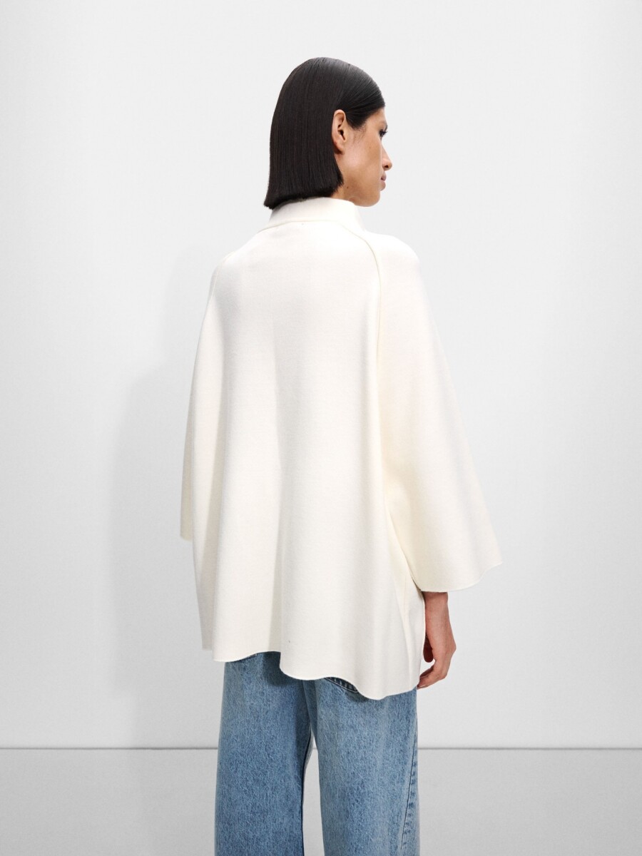 Poncho De Punto Con Botones blanco