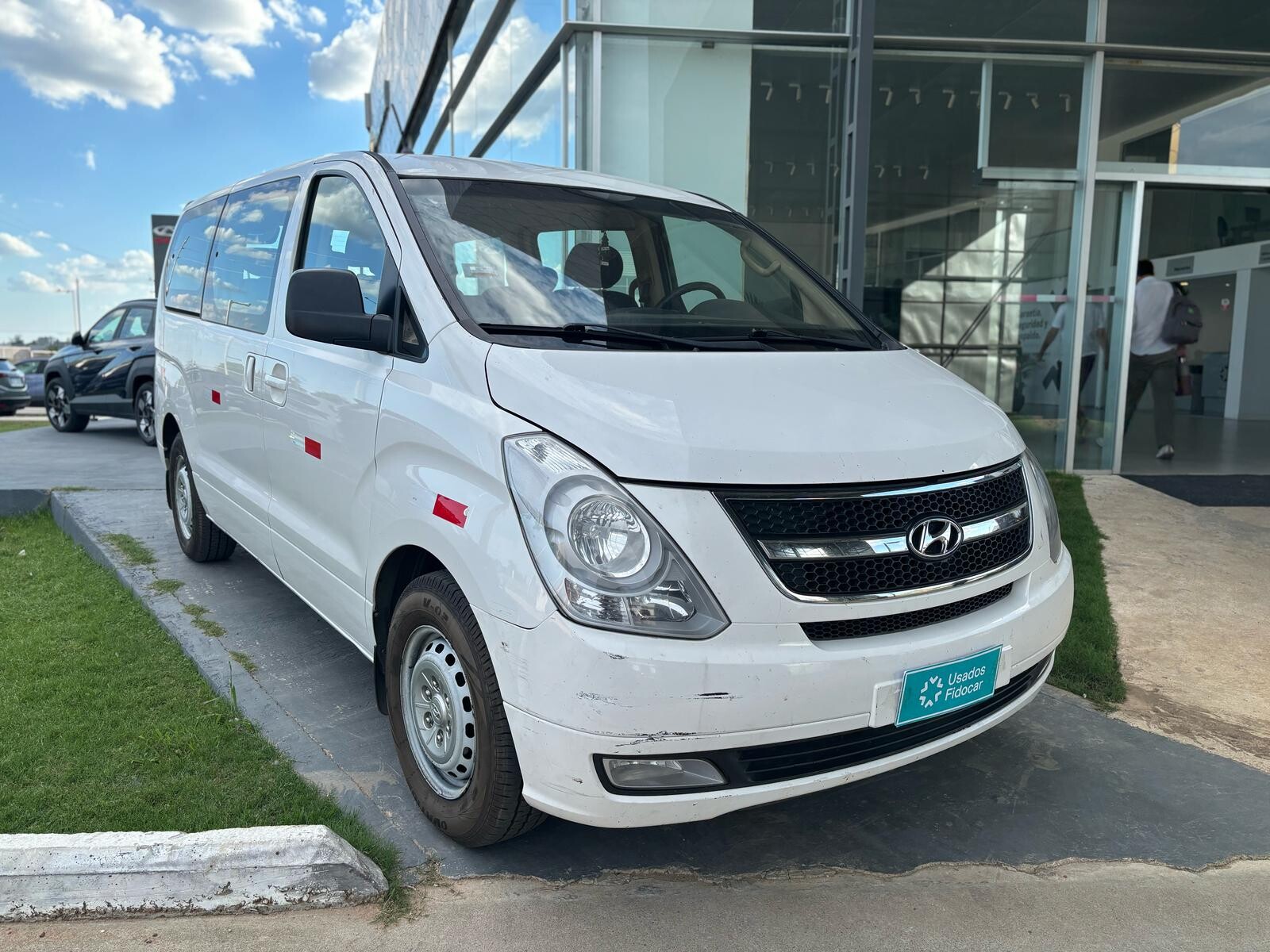 Hyundai H1 MiniBus 12 Plz GLS Diesel - 2014 
