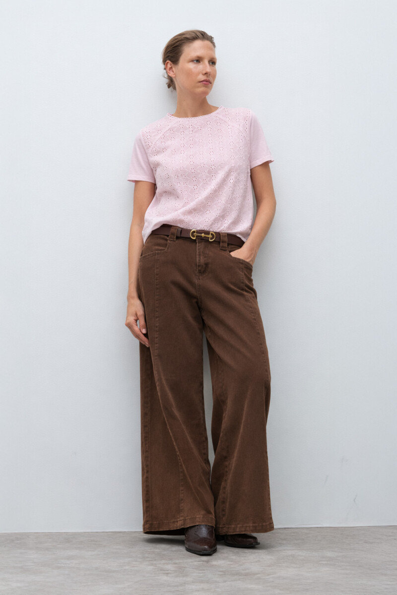 Remera frente broderie rosa