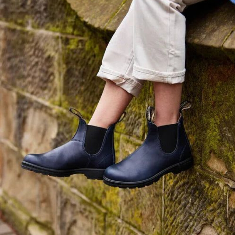 Botas Blundstone Elastic Side V Cut - Black Botas Blundstone Elastic Side V Cut - Black