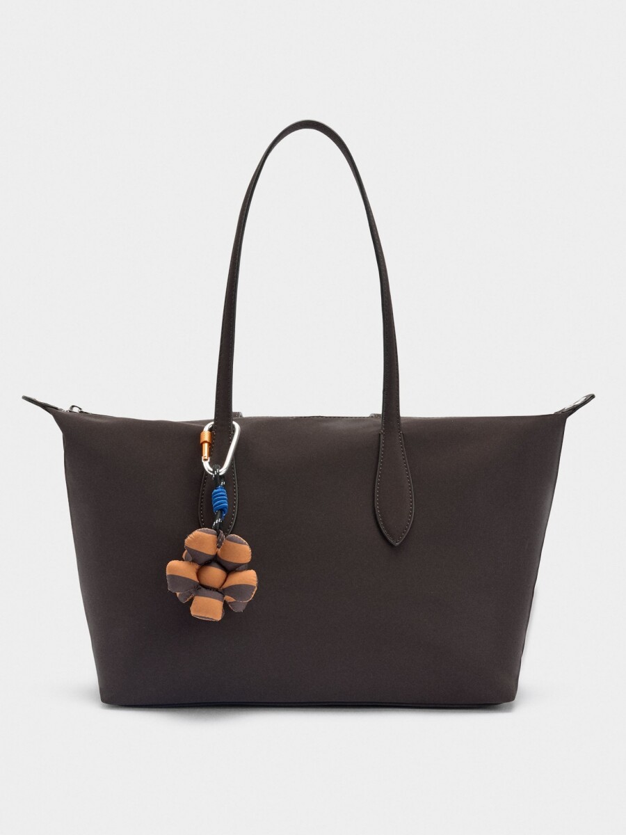 Bolso Shopper Textura Suave Con Colgante marron