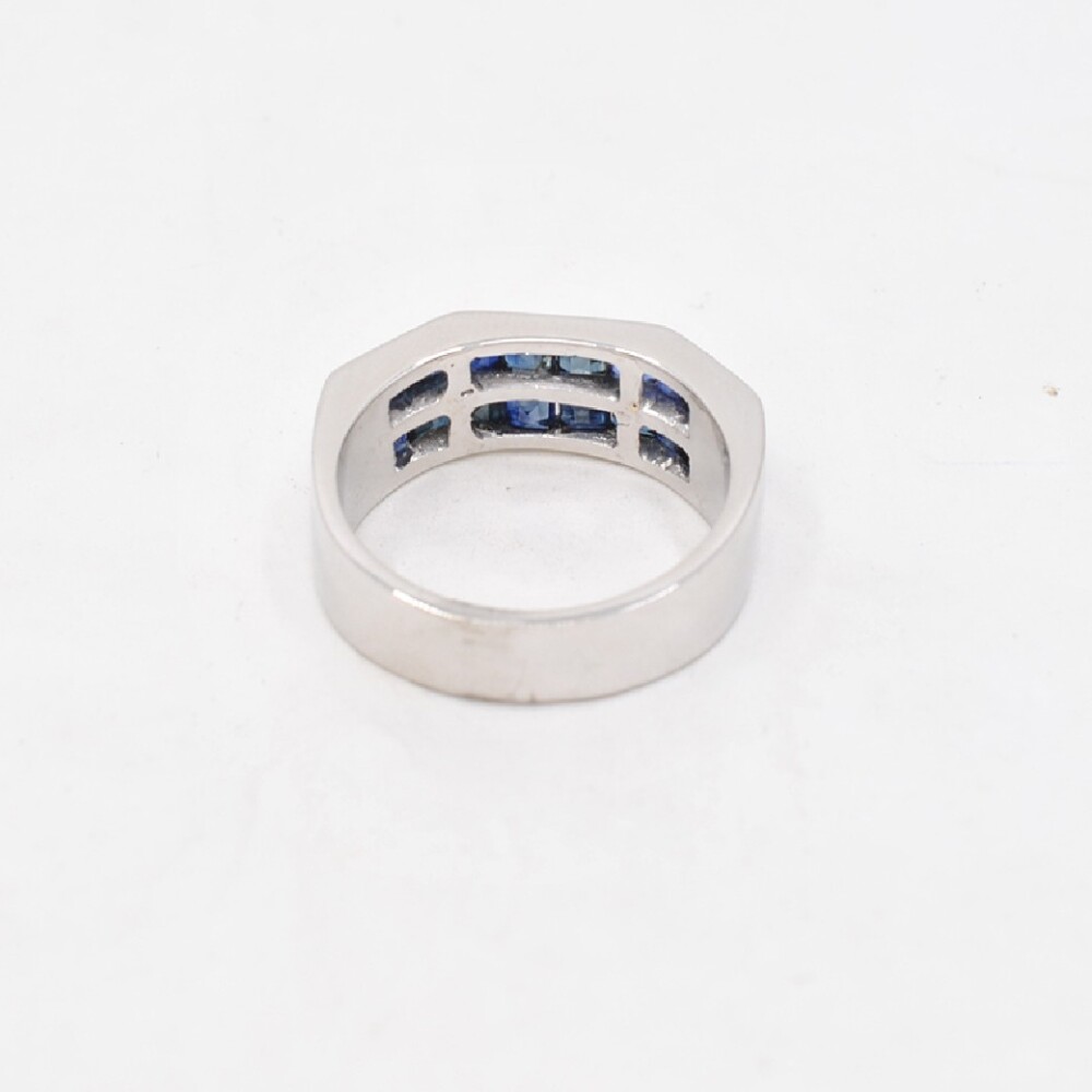 Anillo En Oro 18K Blanco Y Zafiros. Anillo En Oro 18K Blanco Y Zafiros.