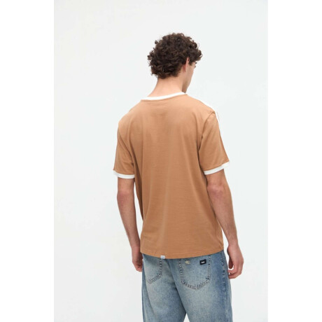 Remera Holst Tostado