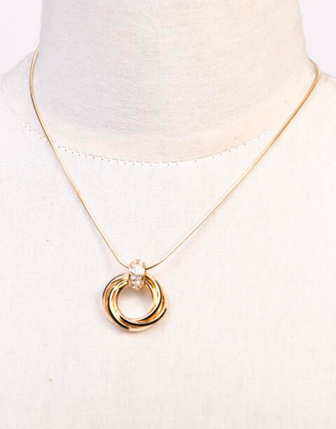 Cadena Corta con Dije Strass Collar Dije Hoops - Dorado